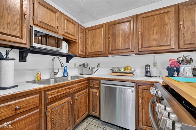 28 Homestead Drive, Sheridan, IN 46069