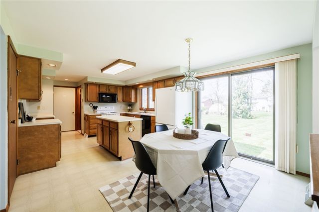74 Gnage Lane, Greece, NY 14612
