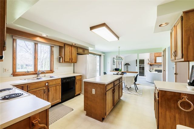 74 Gnage Lane, Greece, NY 14612