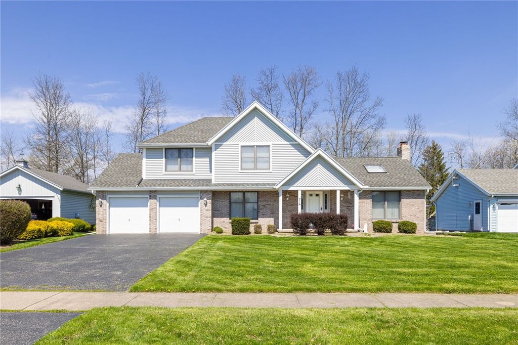 74 Gnage Lane, Greece, NY 14612