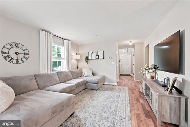 264 HAMPSHIRE DR, Sellersville, PA 18960