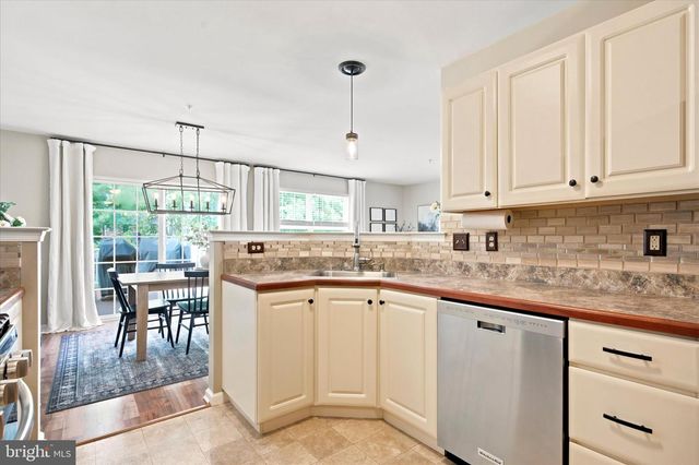 264 HAMPSHIRE DR, Sellersville, PA 18960