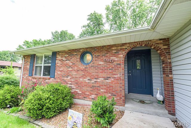 6124 Barrington Oaks Drive, Cedar Hill, MO 63016