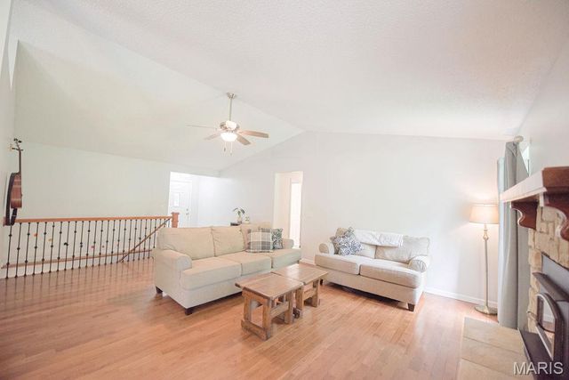 6124 Barrington Oaks Drive, Cedar Hill, MO 63016