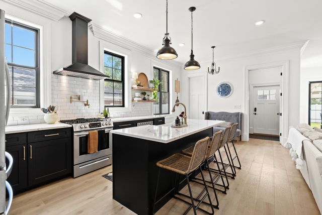 1886 Henrietta Street, Birmingham, MI 48009