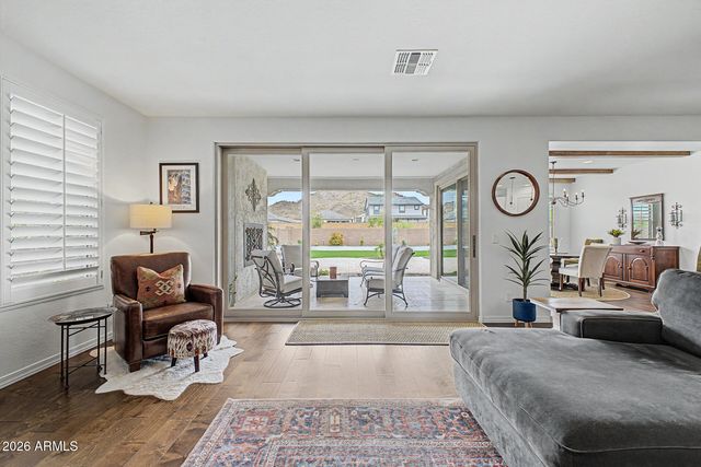 7048 W QUAIL TRACK Drive, Peoria, AZ 85383