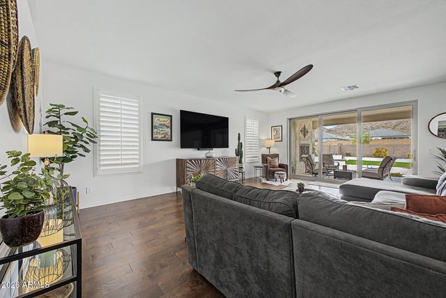 7048 W QUAIL TRACK Drive, Peoria, AZ 85383