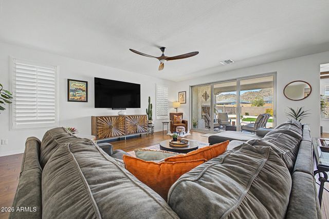 7048 W QUAIL TRACK Drive, Peoria, AZ 85383