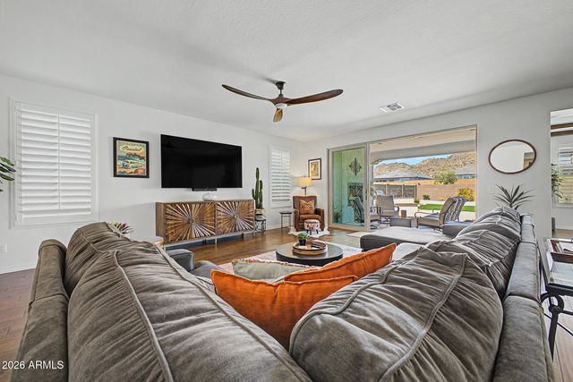 7048 W QUAIL TRACK Drive, Peoria, AZ 85383