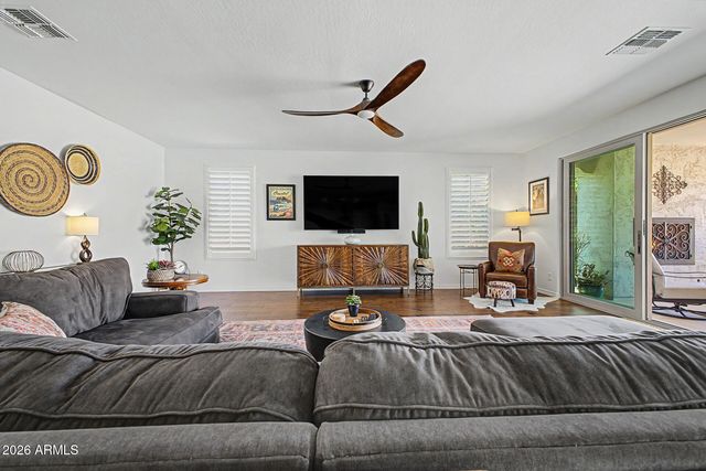 7048 W QUAIL TRACK Drive, Peoria, AZ 85383