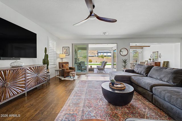 7048 W QUAIL TRACK Drive, Peoria, AZ 85383