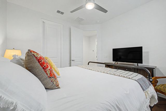 7048 W QUAIL TRACK Drive, Peoria, AZ 85383