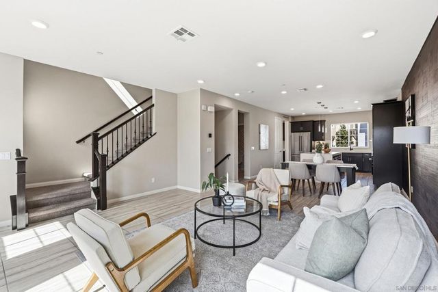5992 Village Center Loop 4, San Diego, CA 92130