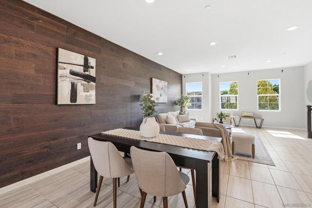 5992 Village Center Loop 4, San Diego, CA 92130