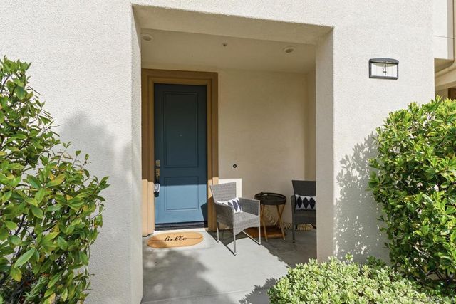 5992 Village Center Loop 4, San Diego, CA 92130
