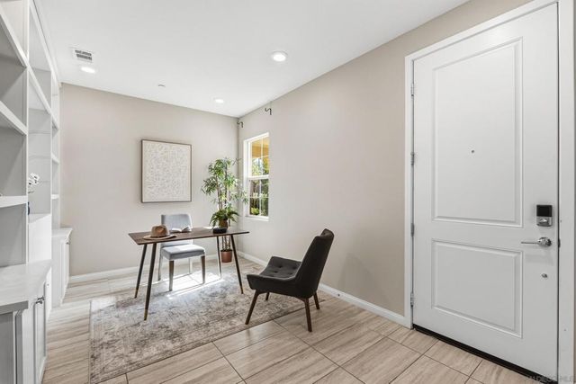 5992 Village Center Loop 4, San Diego, CA 92130