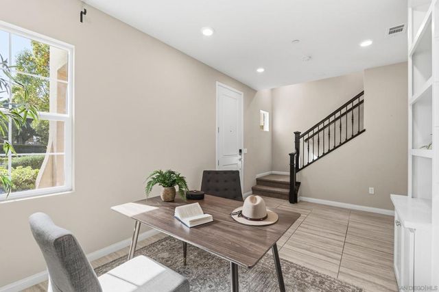 5992 Village Center Loop 4, San Diego, CA 92130