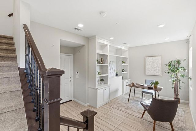 5992 Village Center Loop 4, San Diego, CA 92130