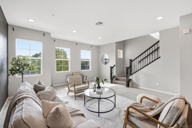 5992 Village Center Loop 4, San Diego, CA 92130