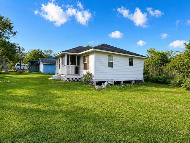 50 Sir Gawain Drive S, Bay City, TX 77414