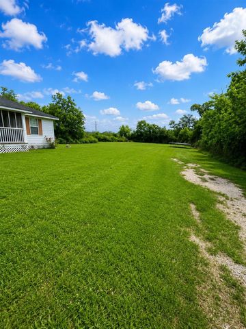 50 Sir Gawain Drive S, Bay City, TX 77414