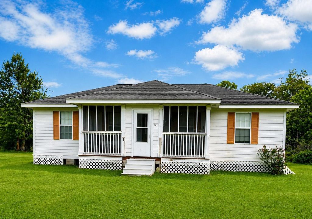 50 Sir Gawain Drive S, Bay City, TX 77414