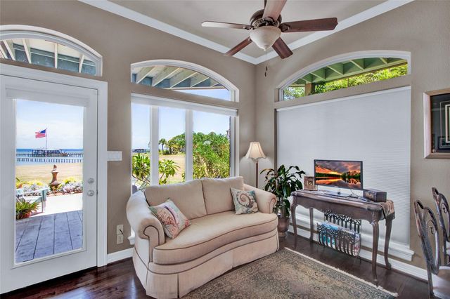 2668 E Bayshore Drive, San Leon, TX 77539