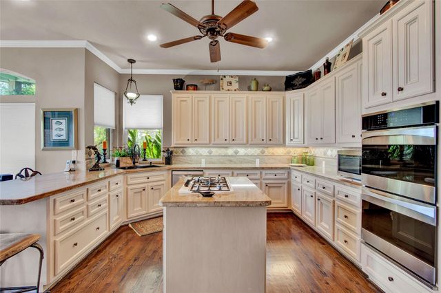 2668 E Bayshore Drive, San Leon, TX 77539