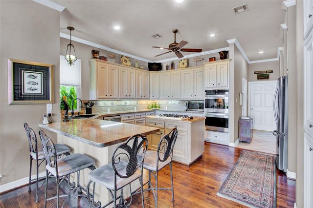 2668 E Bayshore Drive, San Leon, TX 77539