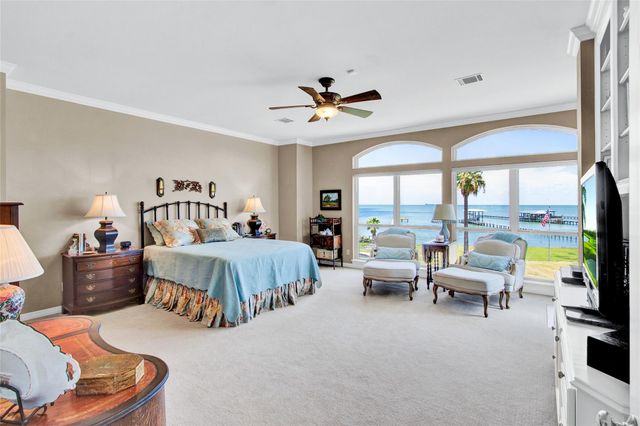 2668 E Bayshore Drive, San Leon, TX 77539