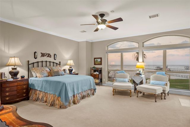 2668 E Bayshore Drive, San Leon, TX 77539