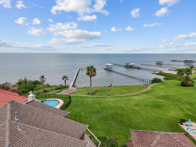 2668 E Bayshore Drive, San Leon, TX 77539