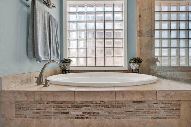 2668 E Bayshore Drive, San Leon, TX 77539