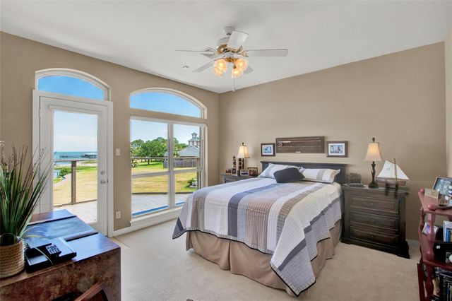 2668 E Bayshore Drive, San Leon, TX 77539