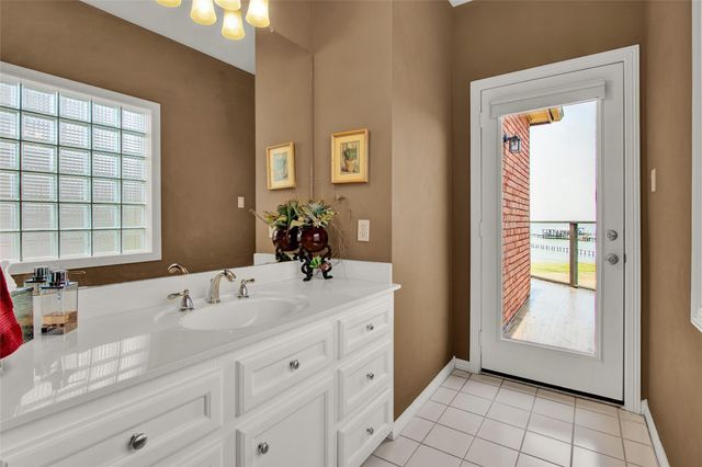 2668 E Bayshore Drive, San Leon, TX 77539