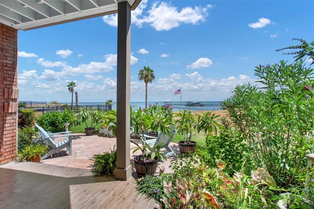 2668 E Bayshore Drive, San Leon, TX 77539