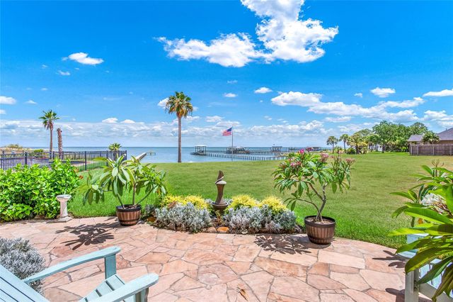 2668 E Bayshore Drive, San Leon, TX 77539