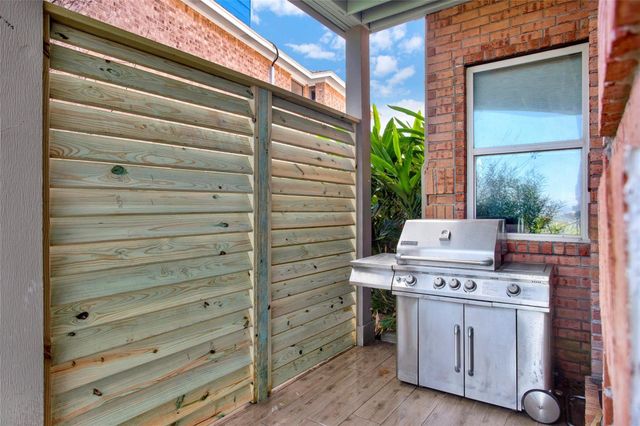 2668 E Bayshore Drive, San Leon, TX 77539