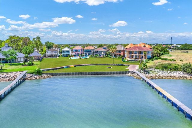 2668 E Bayshore Drive, San Leon, TX 77539