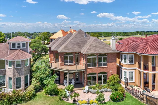 2668 E Bayshore Drive, San Leon, TX 77539