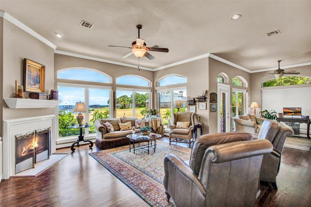 2668 E Bayshore Drive, San Leon, TX 77539