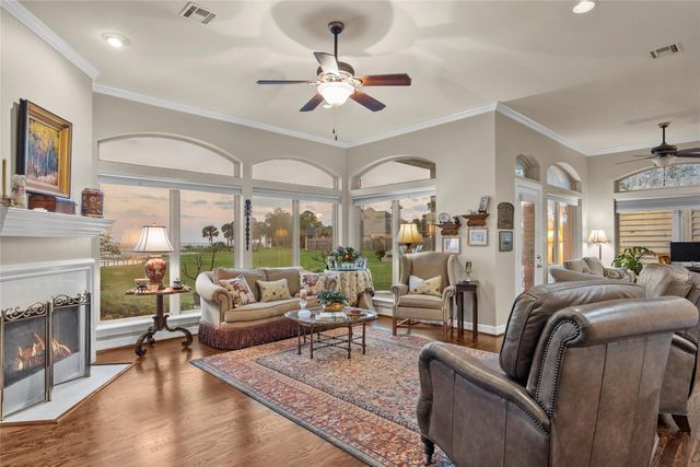 2668 E Bayshore Drive, San Leon, TX 77539