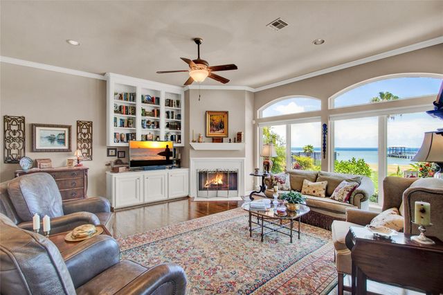 2668 E Bayshore Drive, San Leon, TX 77539