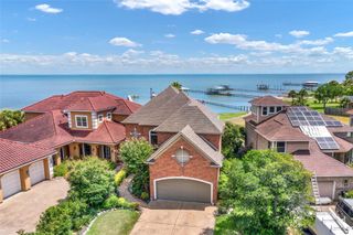 2668 E Bayshore Drive, San Leon, TX 77539