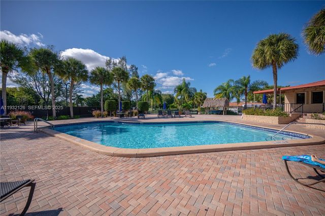 3322 Torremolinos Ave F-41B, Doral, FL 33178