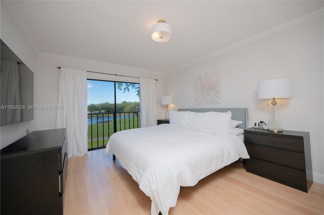 3322 Torremolinos Ave F-41B, Doral, FL 33178