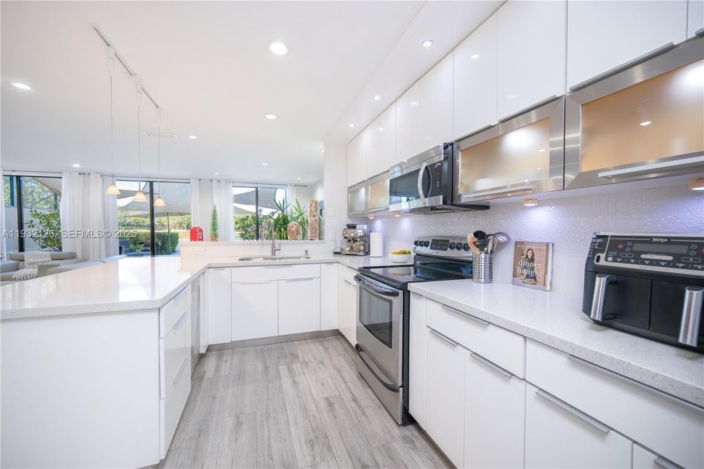 3322 Torremolinos Ave F-41B, Doral, FL 33178