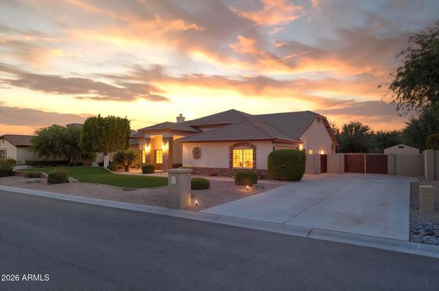4637 W MISTY WILLOW Lane, Glendale, AZ 85310