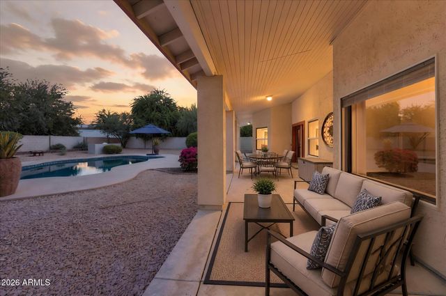 4637 W MISTY WILLOW Lane, Glendale, AZ 85310