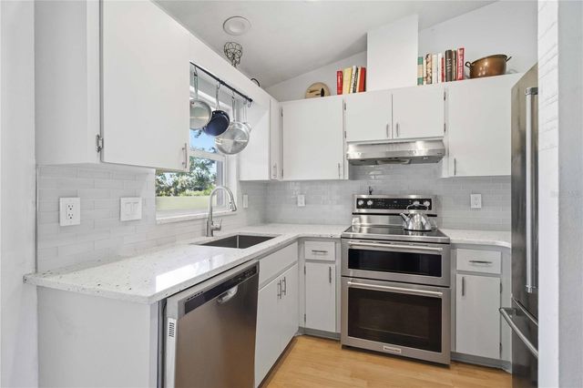 5031 PRESTON WAY, Sarasota, FL 34232